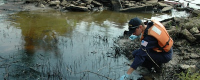 Mnet 127179 Lake Oil Spill Wikimedia Commons