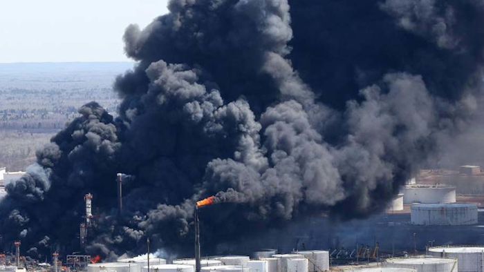 Mnet 156384 Oil Refinery Fire Bob King Duluth News Tribune