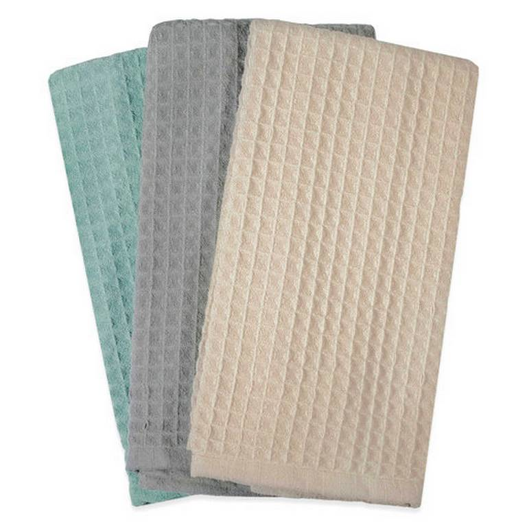 This photo provided by Bed Bath & Beyond shows microfiber cloths from Real Simple which are sold exclusively at Bed Bath & Beyond. (Bed Bath & Beyond via AP)