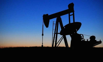 Oil rig. (CC0 Public Domain)