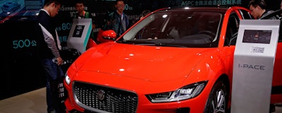 Mnet 195770 Tesla Electric Rivals Jaguar I Pace Ap