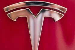 Mnet 196055 Tesla Ap
