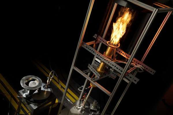 Team SOLIDs system, burning iron powder. (Bart van Overbeeke)