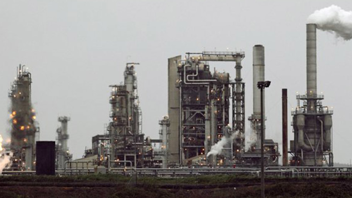 Mnet 196574 Refinery Ap Photo Ted S Warren