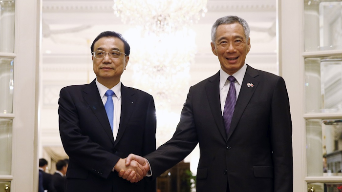China's Premier Li Keqiang, left, meets with Singapore's Prime Minister Lee Hsien Loong at the Istana or presidential building in Singapore, Monday, Nov. 12, 2018. Image credit: Feline Lim/Pool Photo via AP