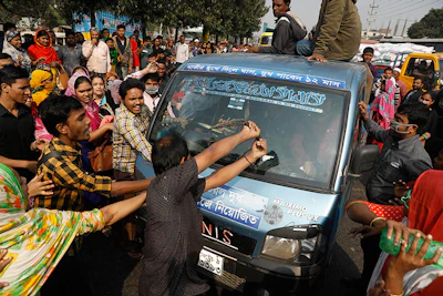 Bangladeshi garment workers vandalize a vehicle during a protest in Savar, on the outskirts of Dhaka, Bangladesh, Wednesday, Jan. 9, 2019. (AP photo)
