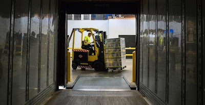 Mnet 207419 Forklift Unsplash