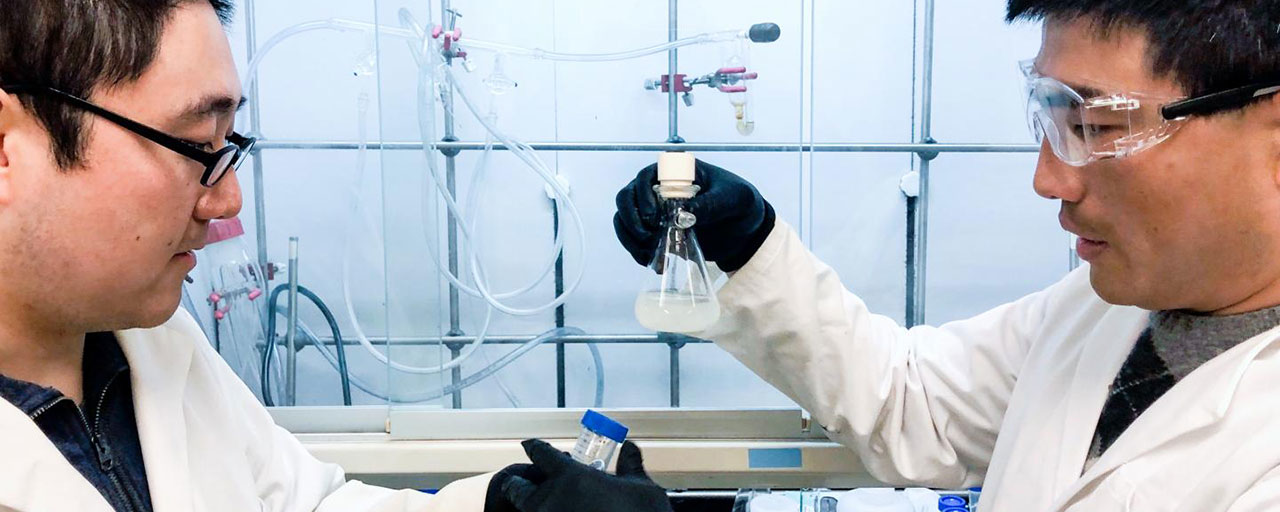 Fei Zhao (L), co author of the study, and Guihua Yu (R) of Yu Research Labs at UT Austin examining a sample of their newly-developed hydrogel.