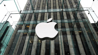 Apple Store In Fifth Avenue, New York 474875082 3500x2337 (1)