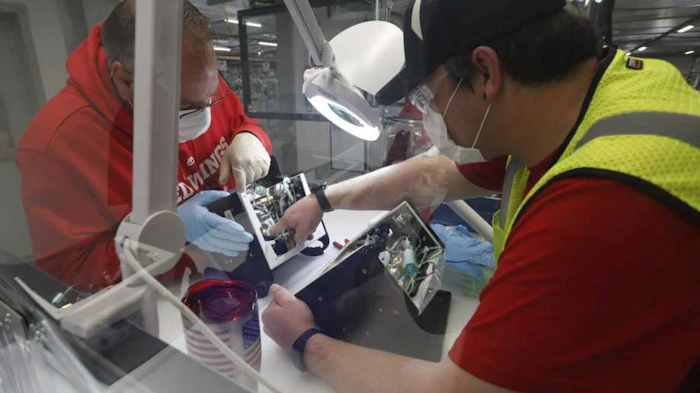 GM, Ford Complete Contracts to Build Breathing Machines ...