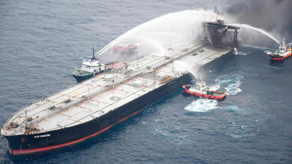 LankaWeb – Salvagers Working To Repair Leak On Oil Tanker Off Sri Lanka