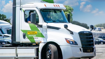 Daimler Trucks North America’s (DTNA) all-electric Class 8 truck.