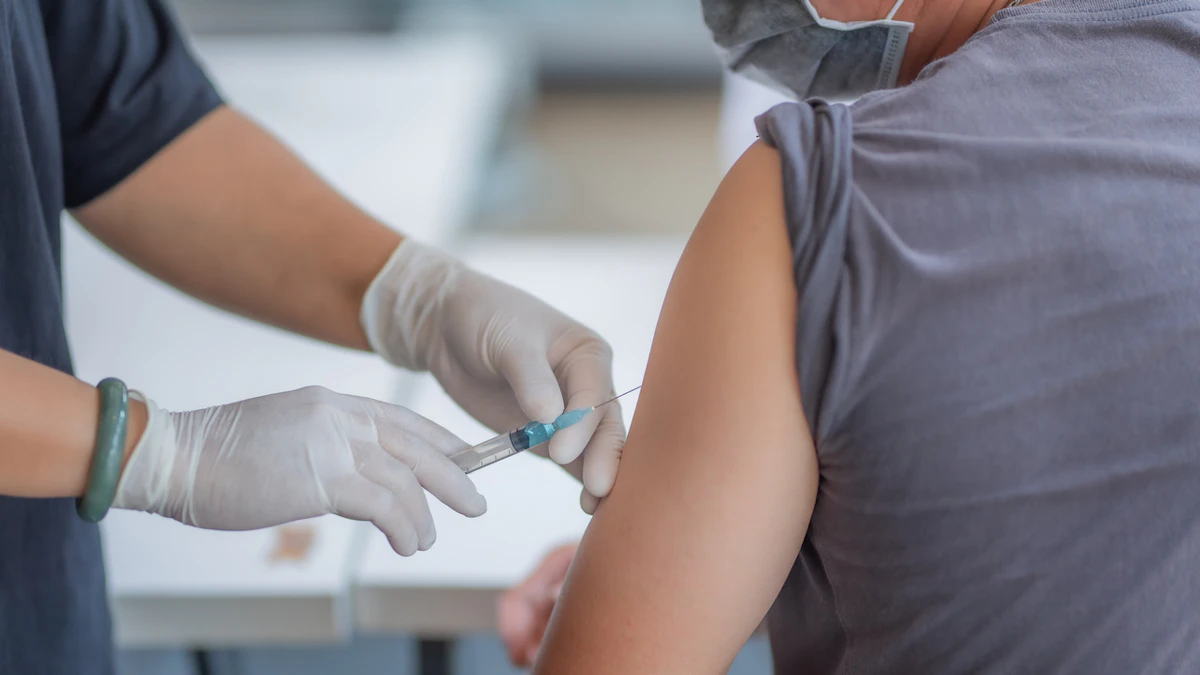 Business Owners Contemplate Requiring Employee Vaccinations - Vimarsana News