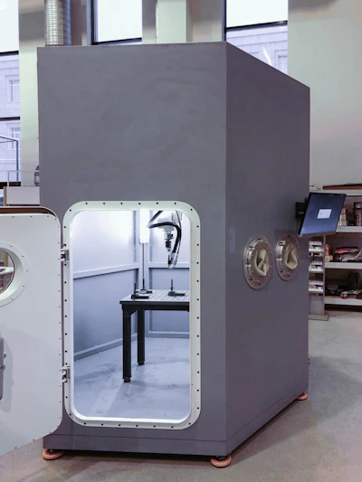 3D printer for high-speed printing of titanium structures and in situ synthesis of alloys.