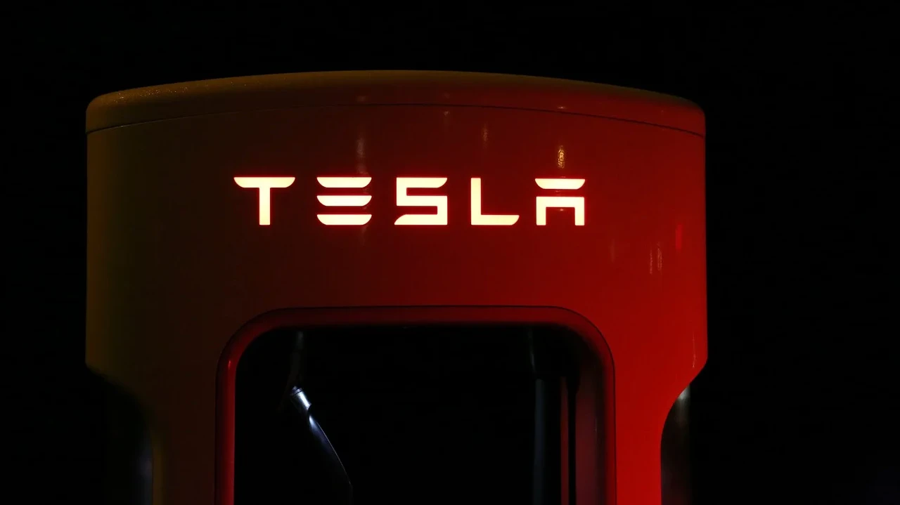 Who Are Tesla's Biggest Competitors? | Manufacturing.net - Vimarsana News