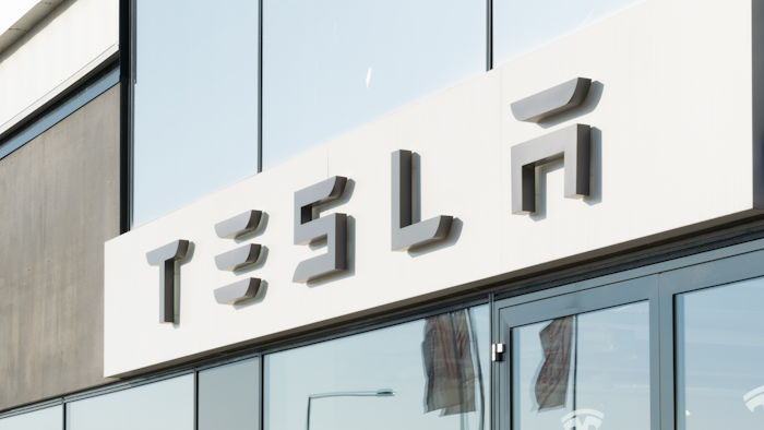 Tesla Car Dealer Entrance 605780520 3700x2696