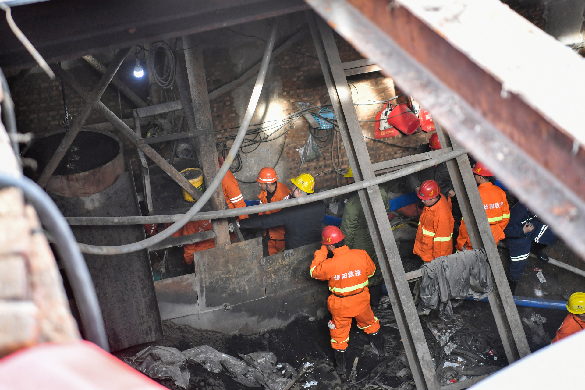 More than 20 people were trapped after a coal mine was flooded in the city of Xiaoyi, north China's Shanxi province, as a result of illegal mining, local authorities said Thursday.