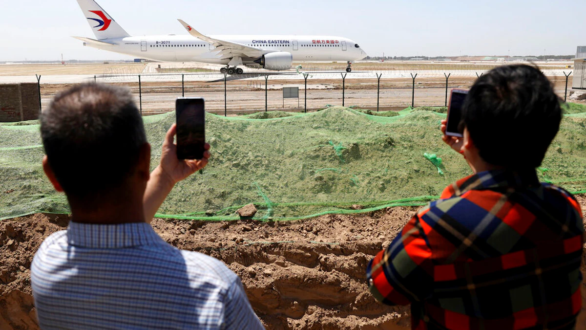 Chinese airliner crashes with 132 aboard - Vimarsana News