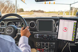 The test gear installed on the Jeep Wrangler 4xe plug-in hybrid enables the vehicle to alert nearby infrastructure of its position to alert pedestrians and other vehicles, as well as receive emergency notifications from the cellular network.