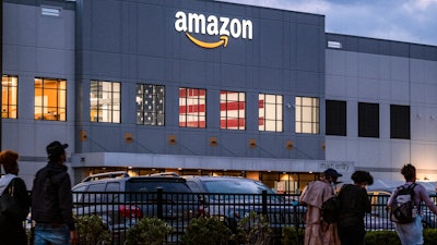 If successful, the effort at the Amazon fulfillment center in Staten Island could lead to the first unionized Amazon facility in the U.S.