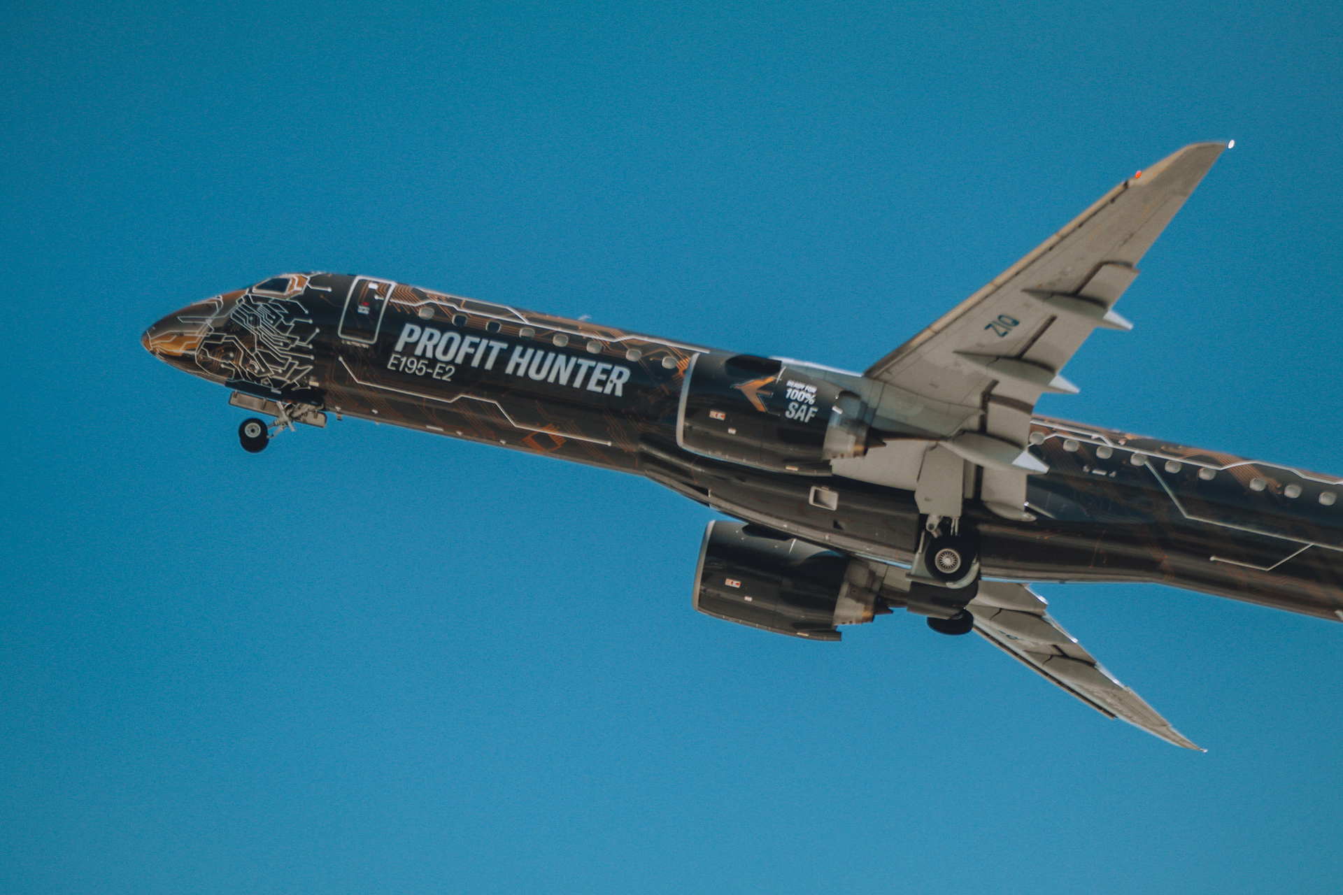 The SAF used by Embraer and Pratt & Whitney was 100% Hydroprocessed Esters and Fatty Acids Synthetic Paraffinic Kerosine.
