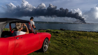 Cuban authorities say lightning struck a crude oil storage tank at the base, sparking a fire that sparked four explosions that injured more than 121 people, one person dead and 17 missing.