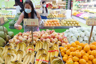 China has blocked imports of citrus and fish from Taiwan in retaliation for a visit to the self-ruled island by a top American lawmaker but avoided sanctions on Taiwanese processor chips for Chinese assemblers of smartphones and other electronics, a step that would send shockwaves through the global economy.