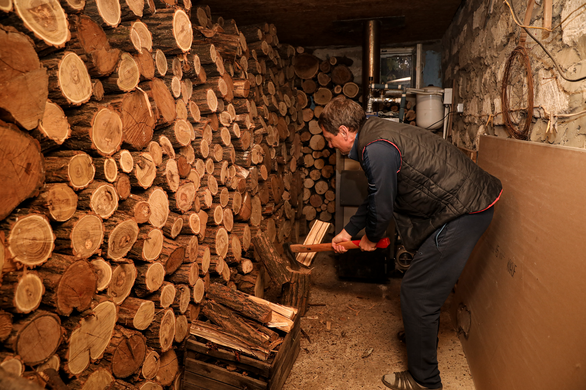 Europe's Energy Crisis Raises Firewood Prices - Vimarsana News