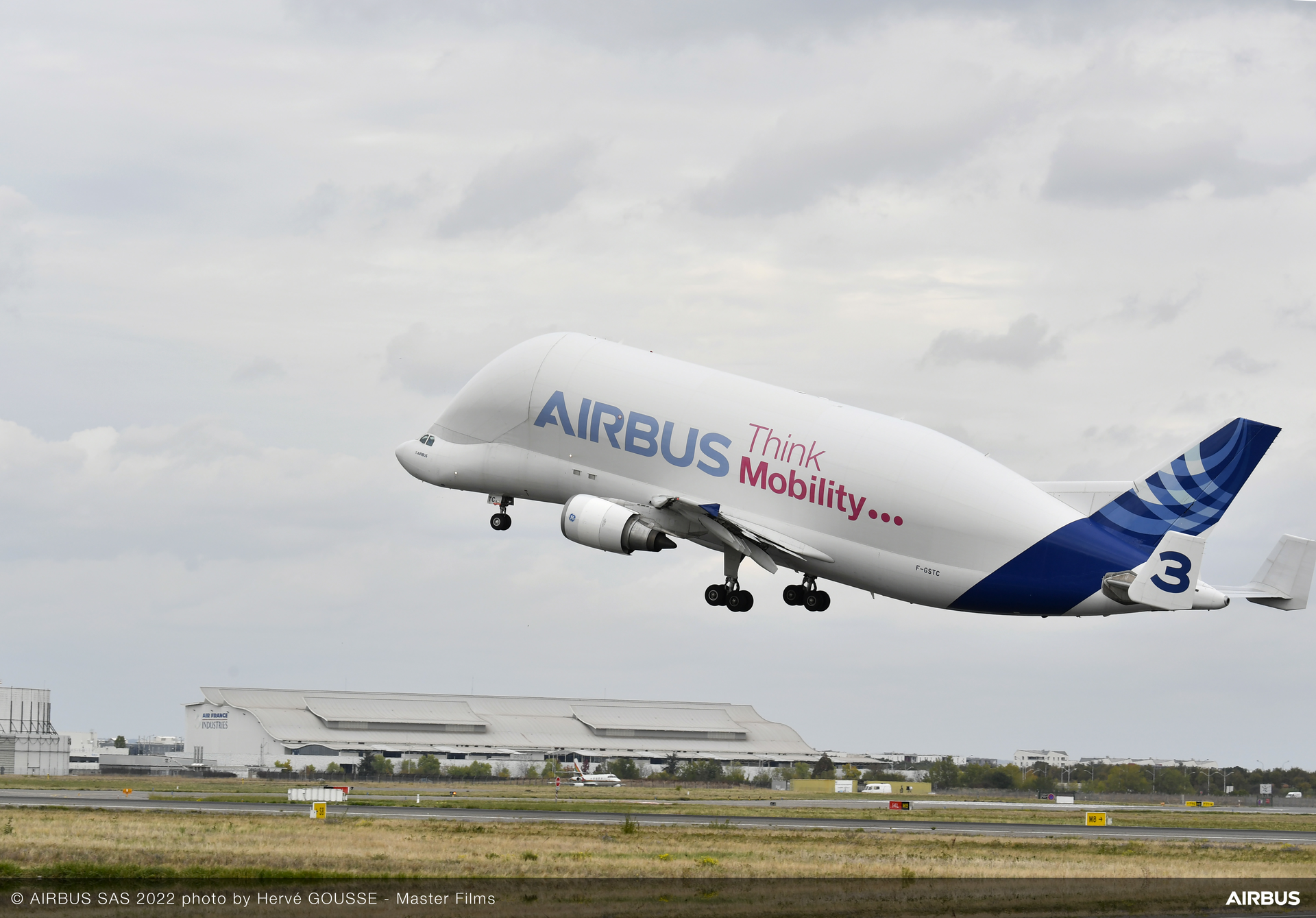 Beluga taking off with special cargo Hotbird13G.