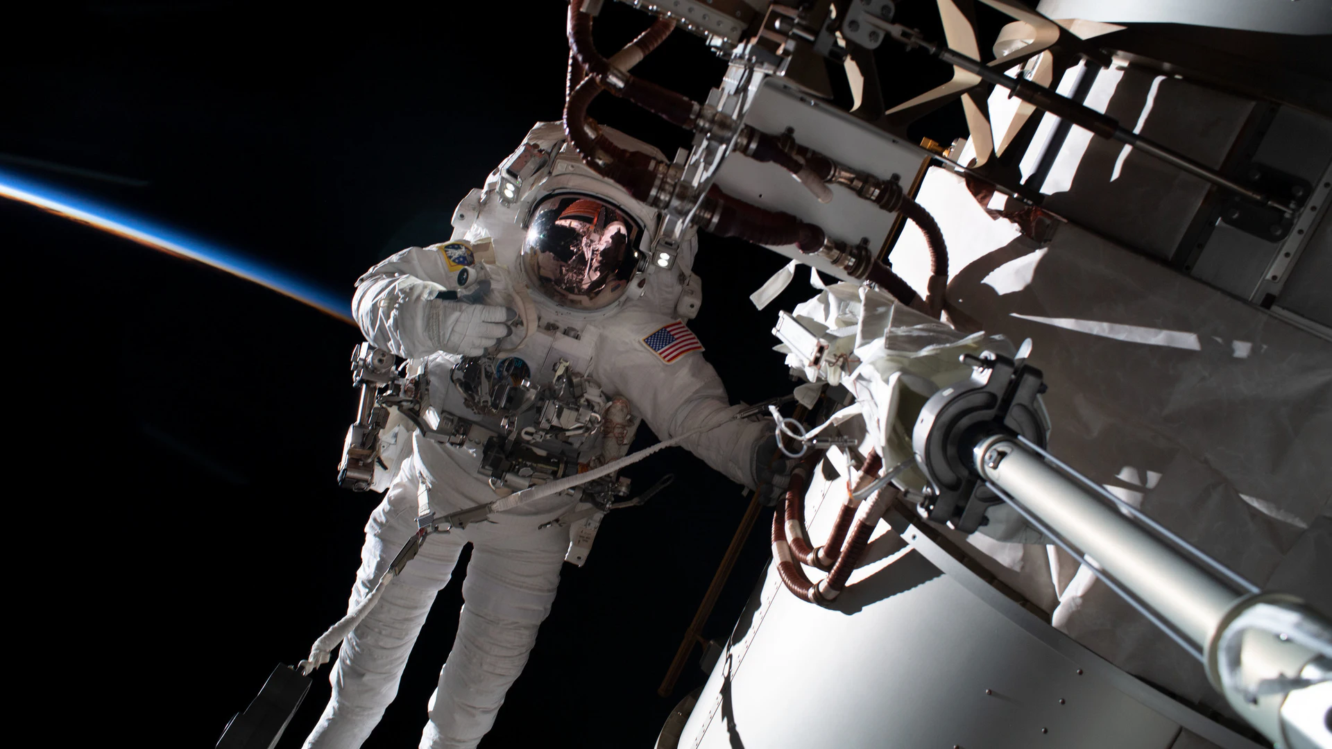 Collins Aerospace Developing New Space Station Spacesuits - Vimarsana News