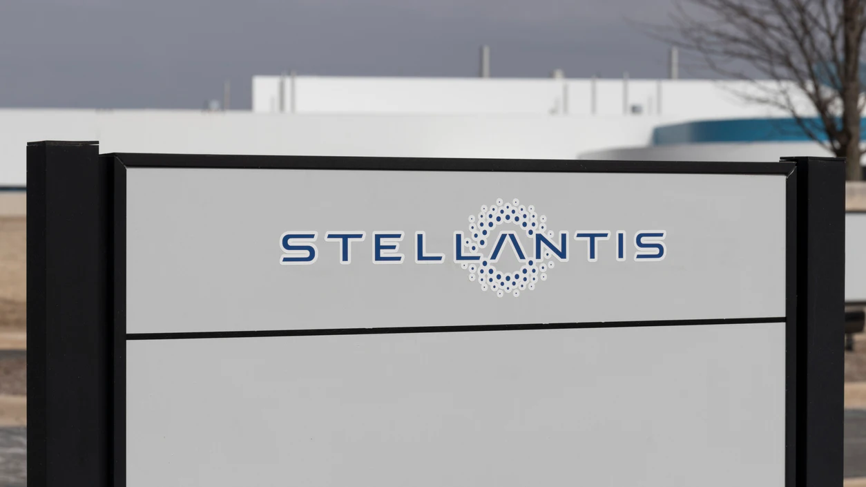 Stellantis to Develop Electric Retrofitting for Light Commercial Vehicles - Vimarsana News