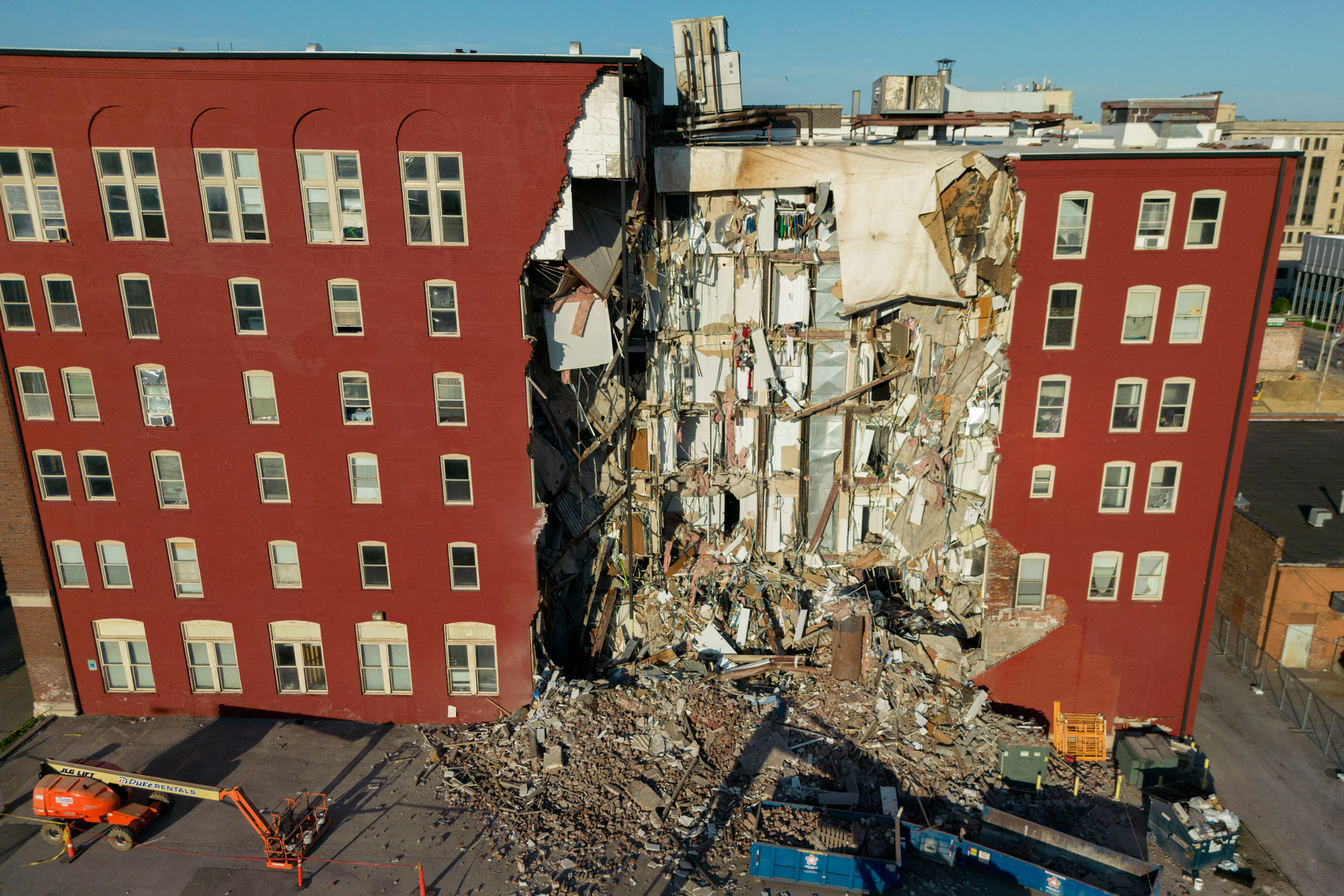 Engineer Warned of Imminent Risk Days Before Iowa Building Collapse - Vimarsana News
