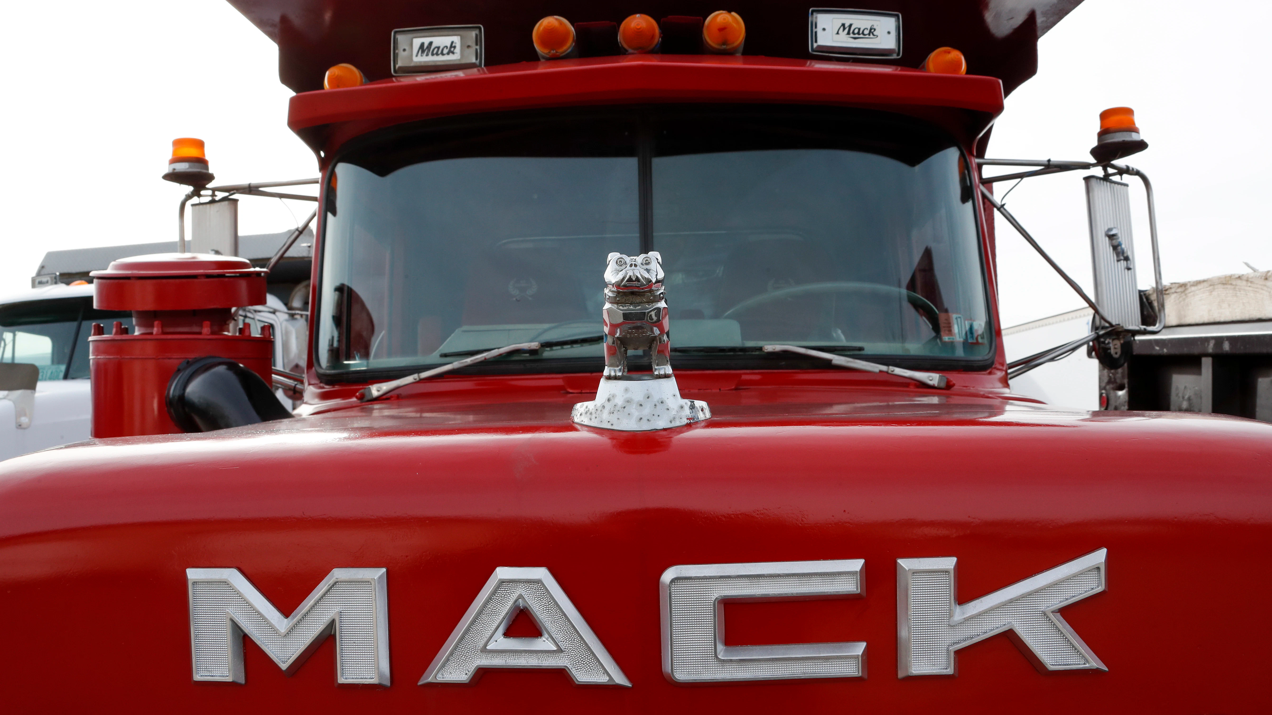 Workers at Mack Trucks Go On Strike after Rejecting Tentative Contract Deal - Vimarsana News