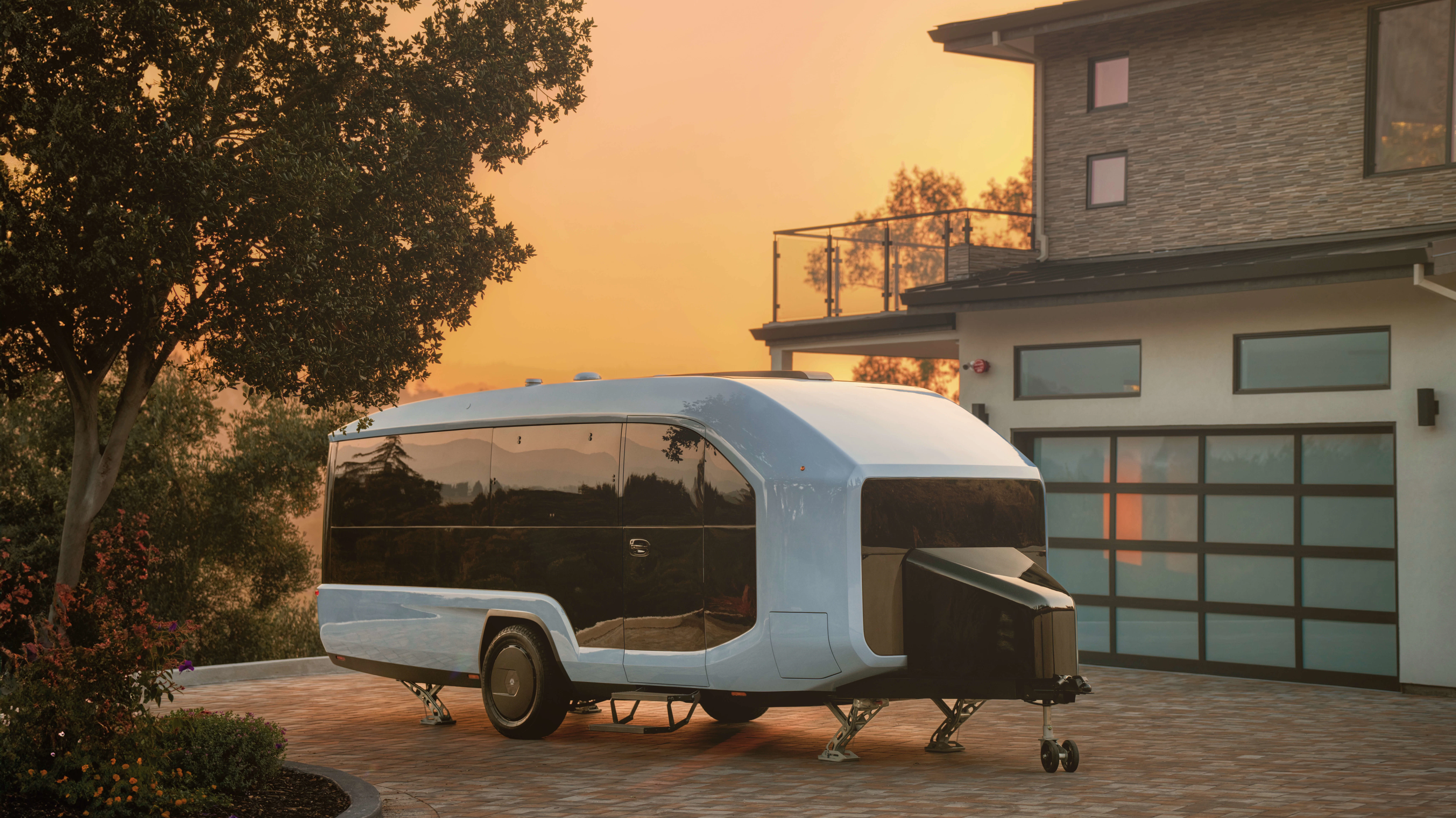 Startup Debuts Self-Propelled Electric RV with Solar Panels - Vimarsana News