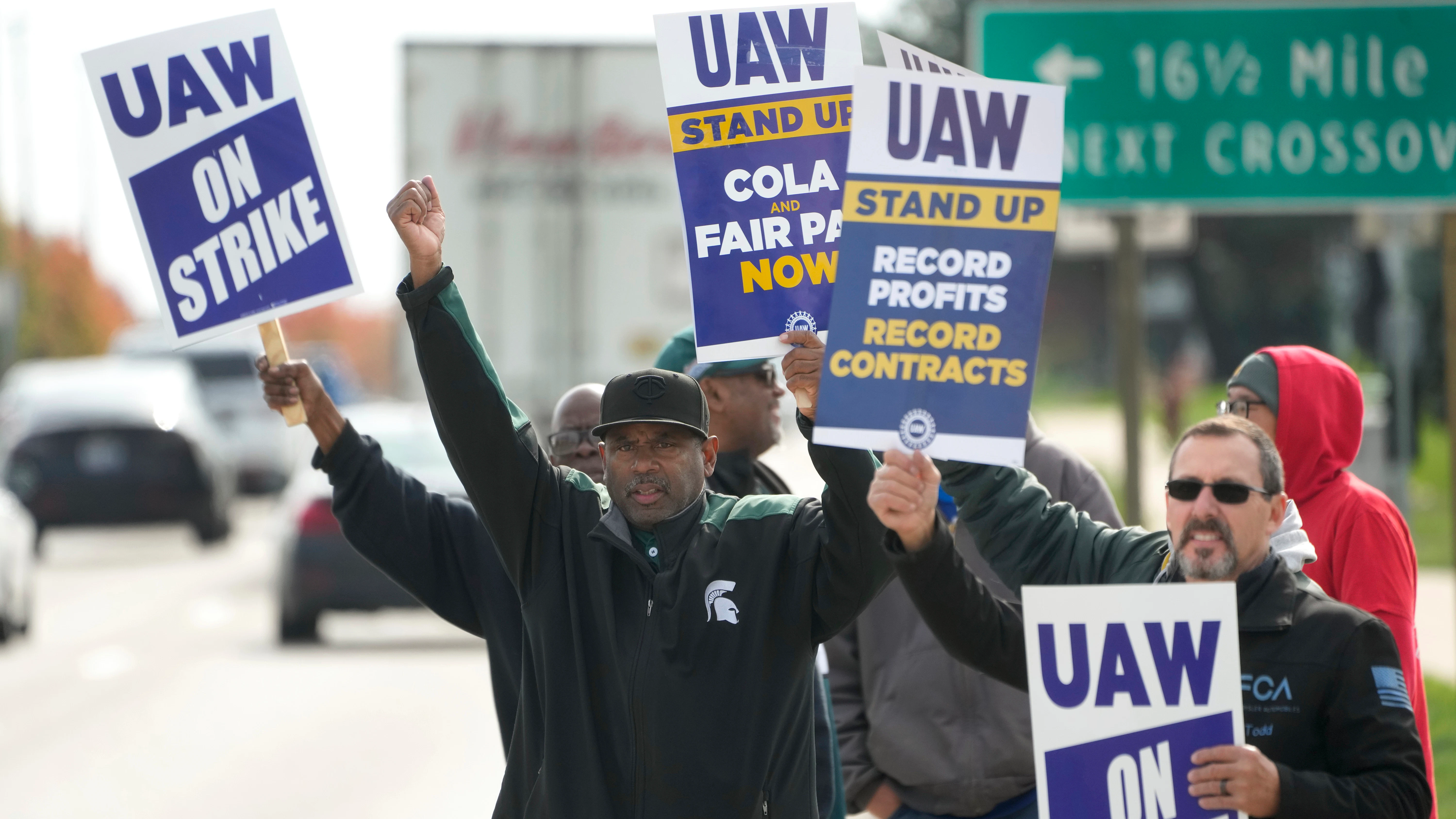 UAW and Stellantis Reach Tentative Contract Deal - Vimarsana News