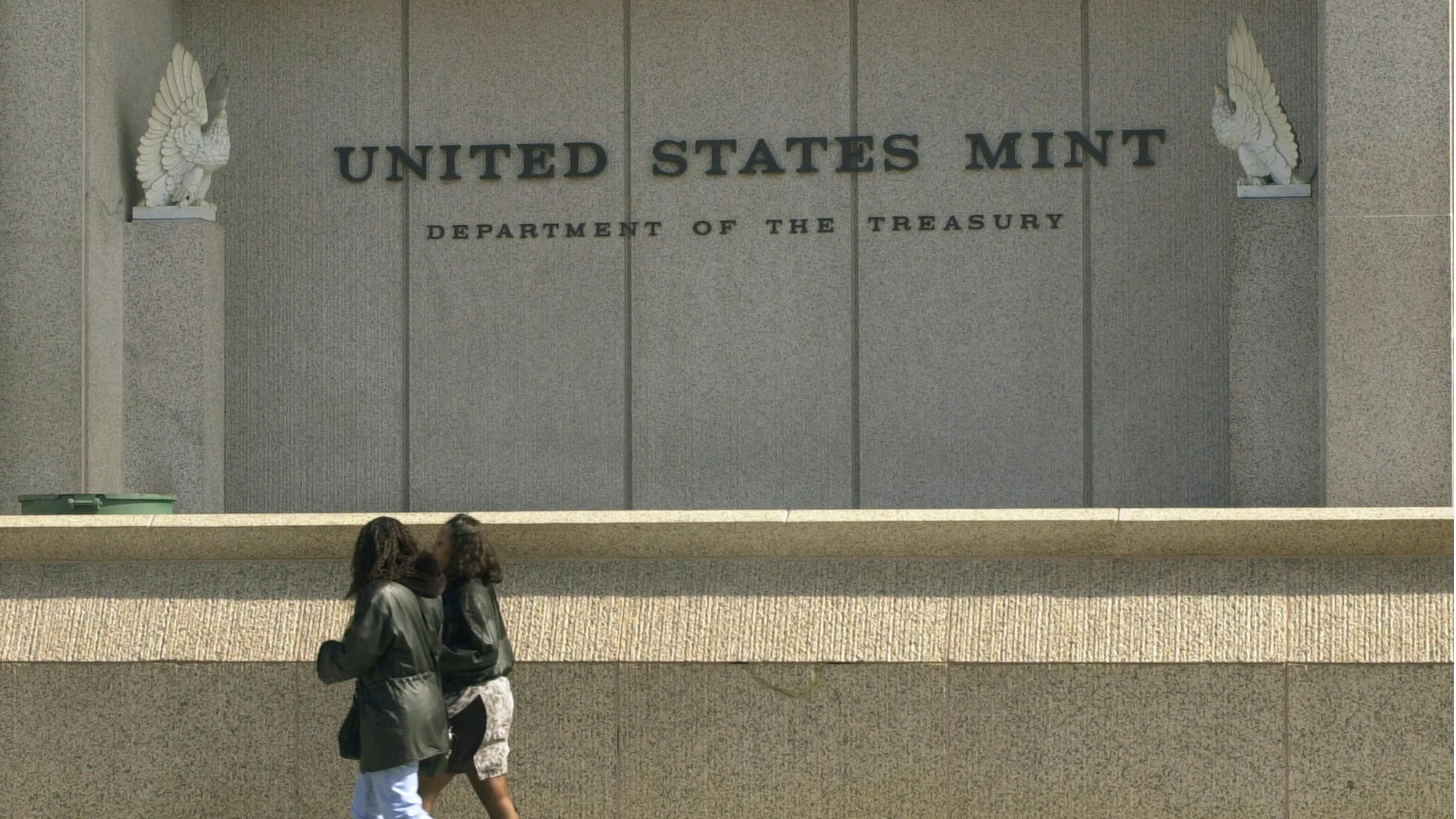 Failed U.S. Mint Dime Heist Lands Thieves in Hot Water - Vimarsana News