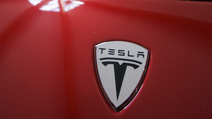 Court Rules Tesla's T-Shirt Crackdown Didn't Infringe on Union Workers' Rights - Vimarsana News