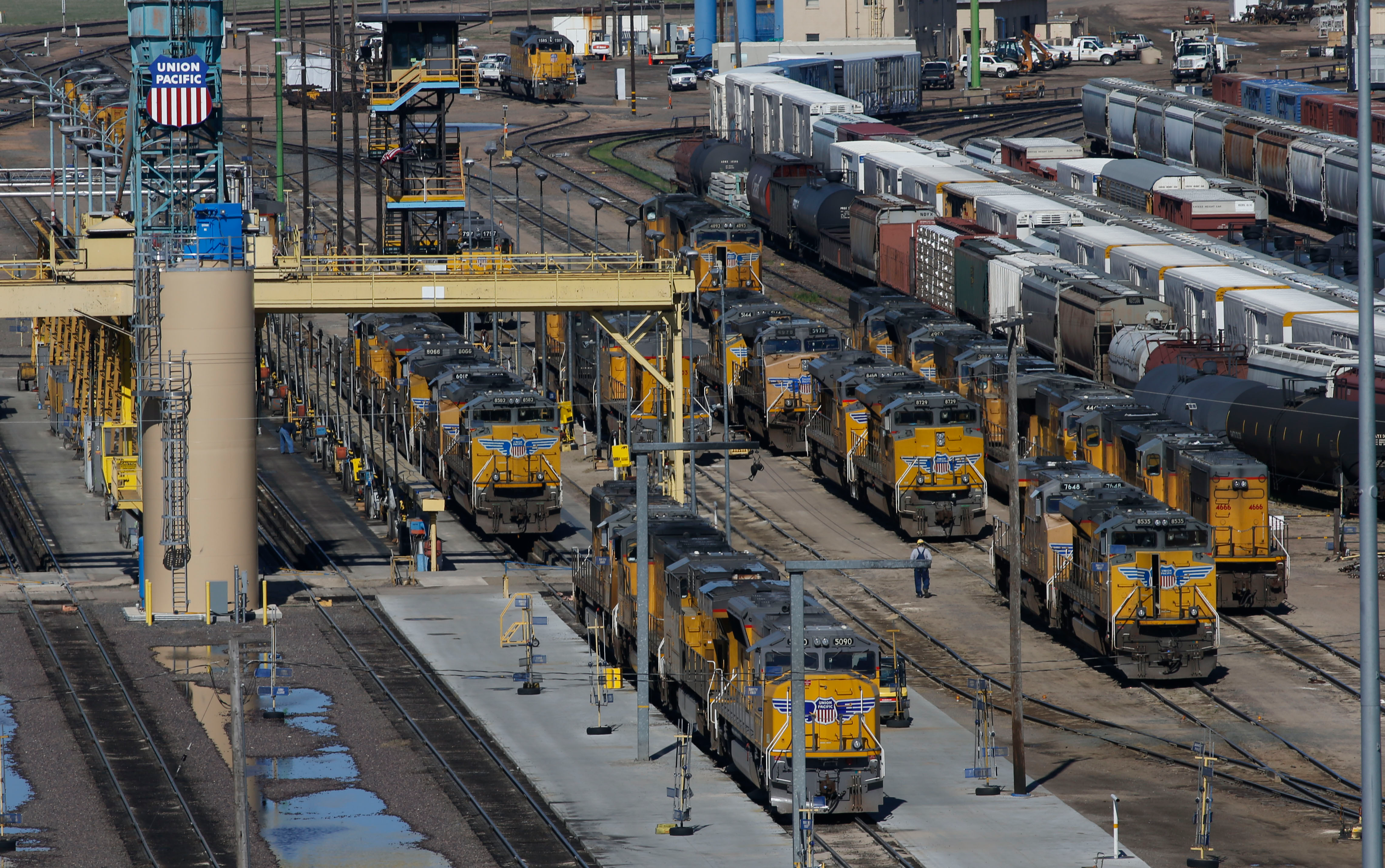 Explosion, Inspections Raise Questions About Union Pacific's Hazmat Shipping - Vimarsana News