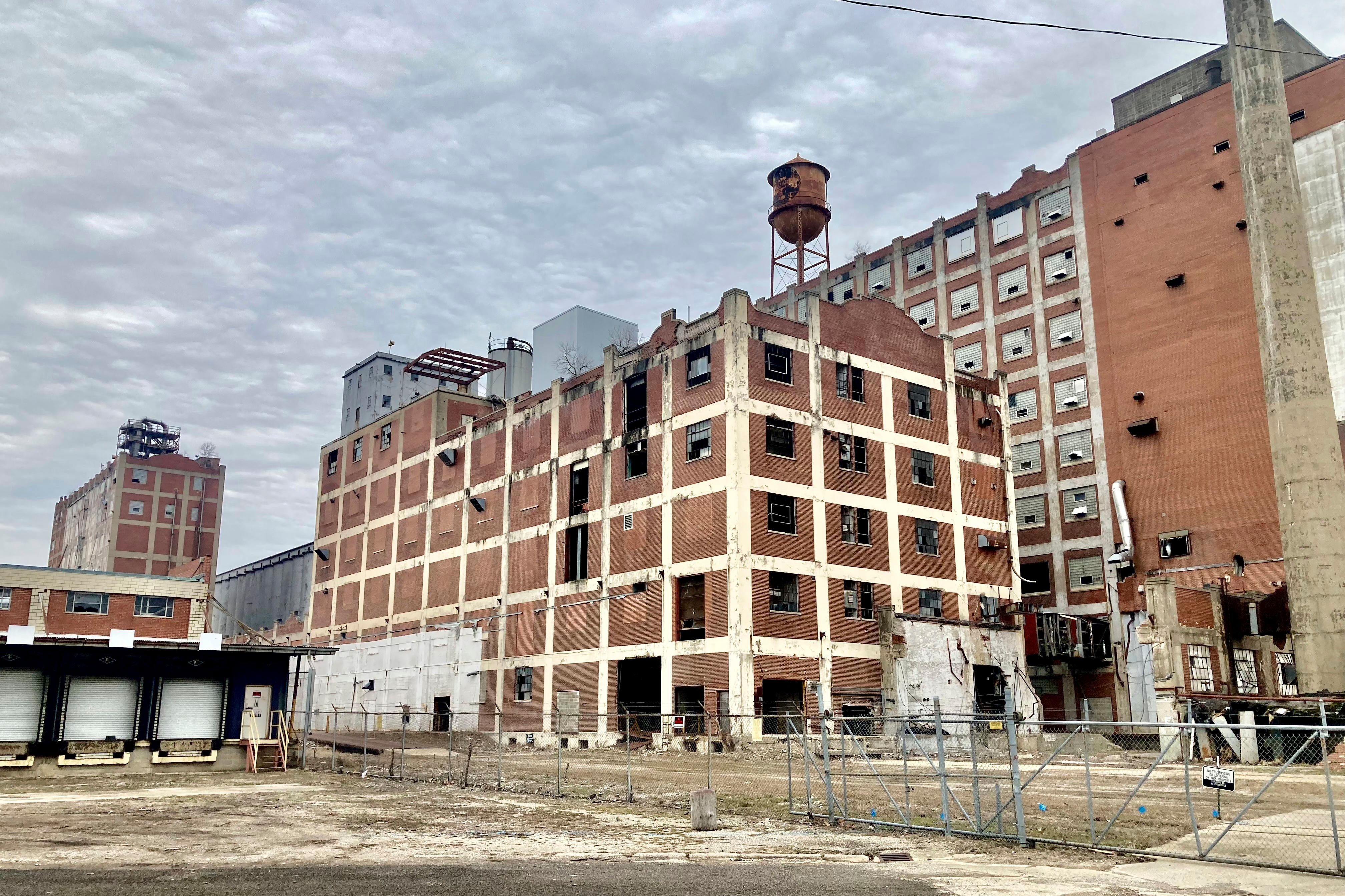 Cleanup at Decaying Pillsbury Mill in Illinois a 'Daunting' Task - Vimarsana News