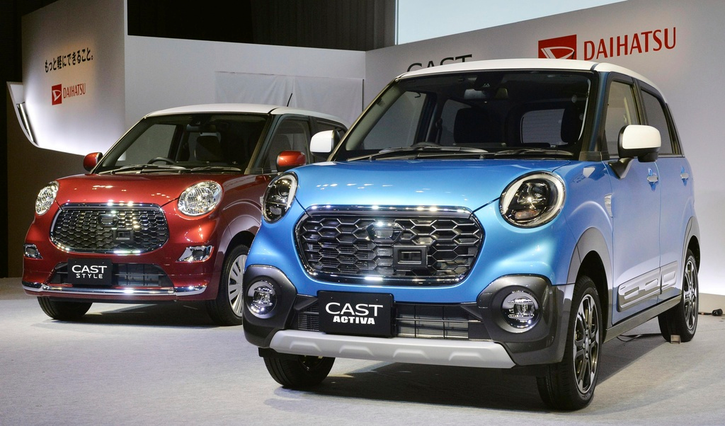 Mini vehicles of Daihatsu Motor Co. are displayed in Tokyo, on Sept. 9, 2015. Daihatsu, a unit of Japanese automaker Toyota Motor Corp., has shut down production lines at all its four factories in Japan while transport ministry officials investigate improper tests for safety certifications.