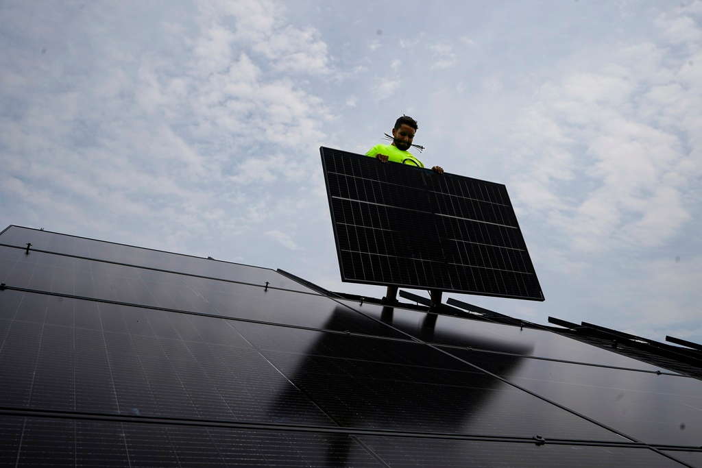 Biden Announces $7 billion in Federal Solar Power Grants - Vimarsana News