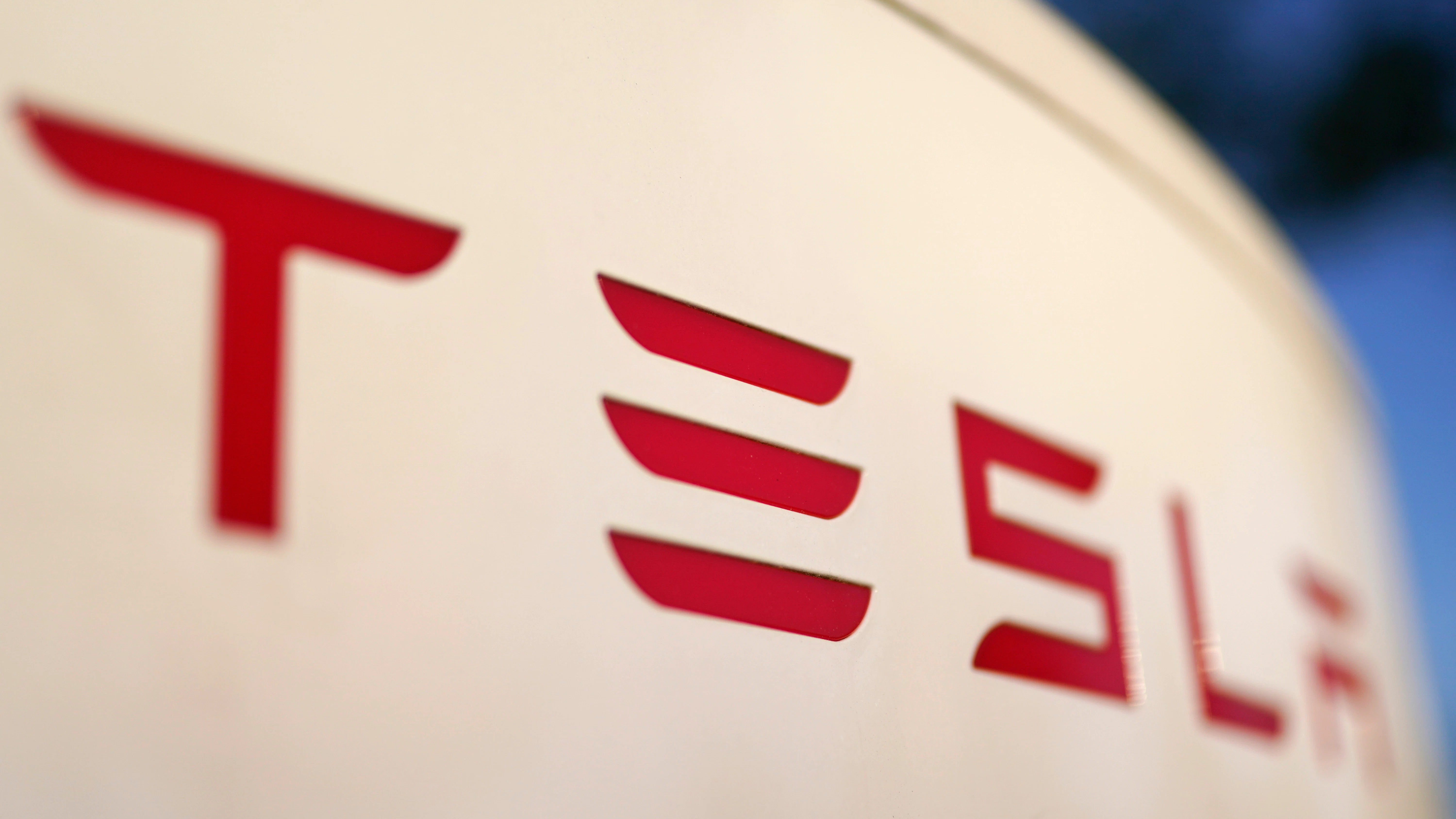 Tesla Settles Lawsuit Over Man's Death in Crash Involving Semi-Autonomous Driving Software - Vimarsana News