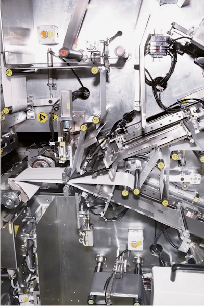 High precision web tension control and synchronization with Rexroth CtrlX motion control.