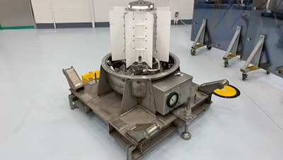 An RTG has decaying material in its core, which generates heat that it converts to electricity.