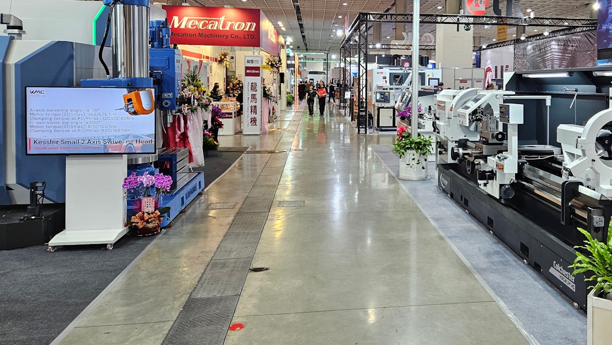 Experts Explain How to Balance AI and Human Insight