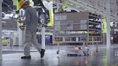 Flex300L- Capability for transport in 39-inch narrow aisles and omni-directional rotation.