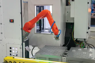 Displayed here are the SYIL machine tool and KUKA robot interacting, with all motions run on the SINUMERIK Run MyRobot/Handling application directly in the control.