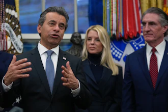 Dr. Marty Makary, commissioner of the Food and Drug Administration speaks at an event on addiction recovery in the Oval Office of the White House, Thursday, Jan. 29, 2026, in Washington, as Attorney General Pam Bondi and Interior Secretary Doug Burgum listen.