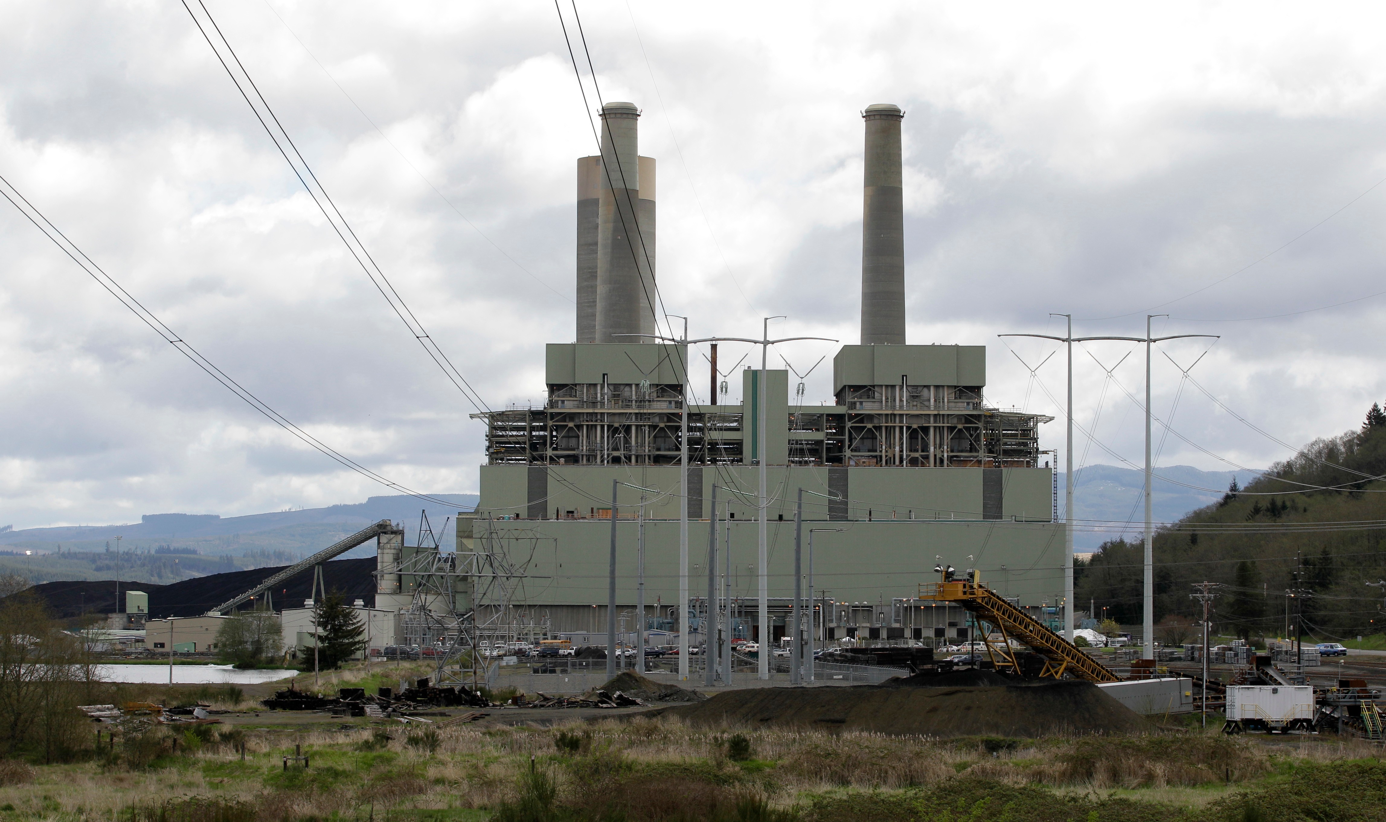 The coal-burning TransAlta power plant is shown near Centralia, Wash., April 29, 2011.