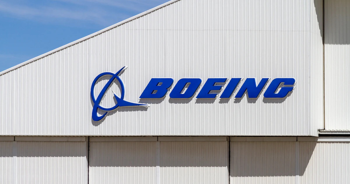 Airport Employees Injured as Boeing Nose Gear Suddenly Retracts